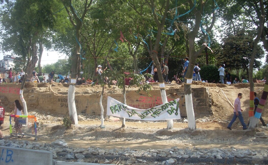 Ne İşi Var Ağaçların Şehrin Ortasında, Ağaçların Yeri E-5 ve Tem’in Yanıdır Değil Mi Başbakanım?