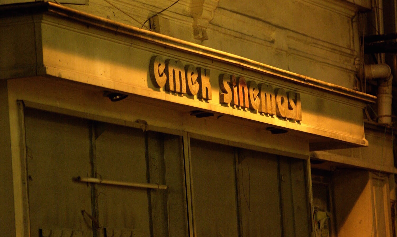 TMMOB, Emek Sineması’nın Yıkım Süreciyle İlgili Basın Açıklaması Yaptı