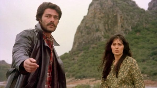 selvi-boylum-al-yazmalim-turk-sinemasi-en-iyi-2-filmloverss