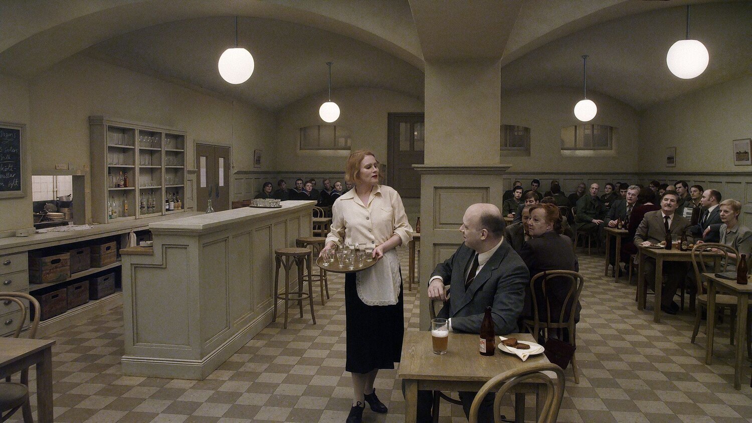 A Pigeon Sat on a Branch Reflecting on Existence – İnsanları Seyreden Güvercin