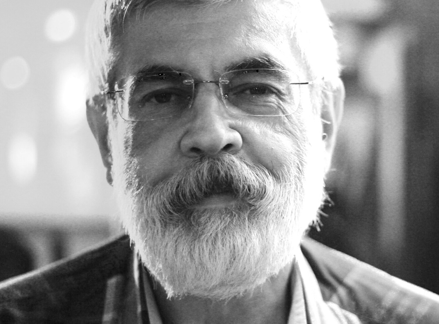 1978 yılından beri gazetecilik yapan Dç. Dr. Mehmet Sağnak; birçok yayın kuruluşunda editör, haber müdürü, genel yayın yönetmeni gibi görevlerde bulundu. Medyapolitik, Son Dakika - Haberin Televizyonlaştırılması gibi eserleri de bulunan Sağnak, şu an Bahçeşehir Üniversitesi, Gazetecilik Bölüm Başkanı olarak görev hayatına devam etmektedir.