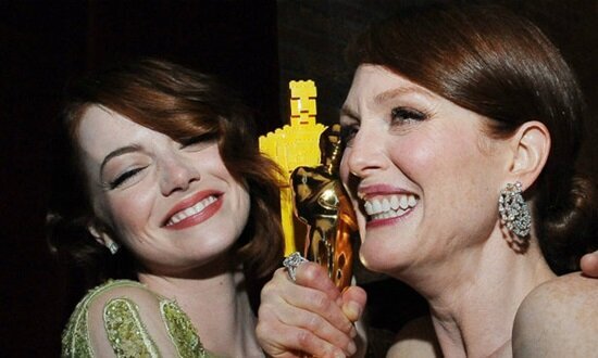 emma-stone-julianne-moore-filmloverss