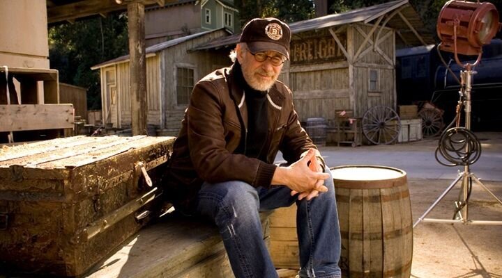 Steven Spielberg Indiana Jones’u Yeniden Yönetebilir!