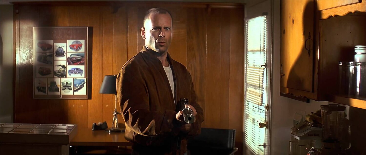bruce-willis-pulp-fiction-filmloverss