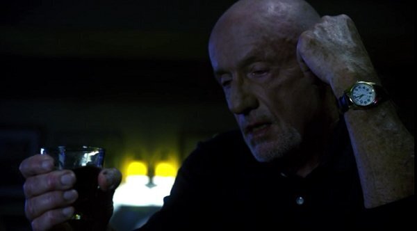 mike-drinks-better-call-saul-filmloverss