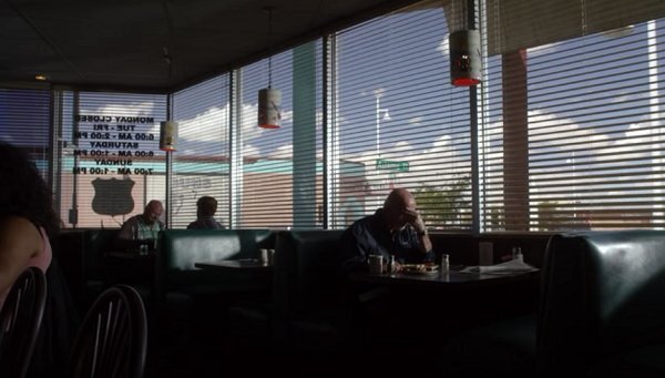 mike-restaurant-better-call-saul-filmloverss