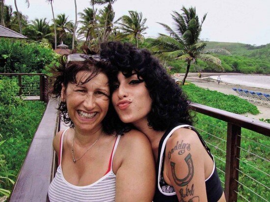 amy-winehouse-belgesel-5-filmloverss