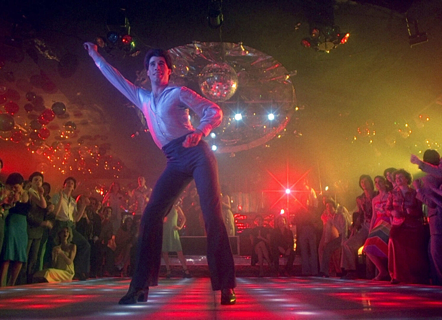 saturday-night-fever-john-travolta-filmloverss
