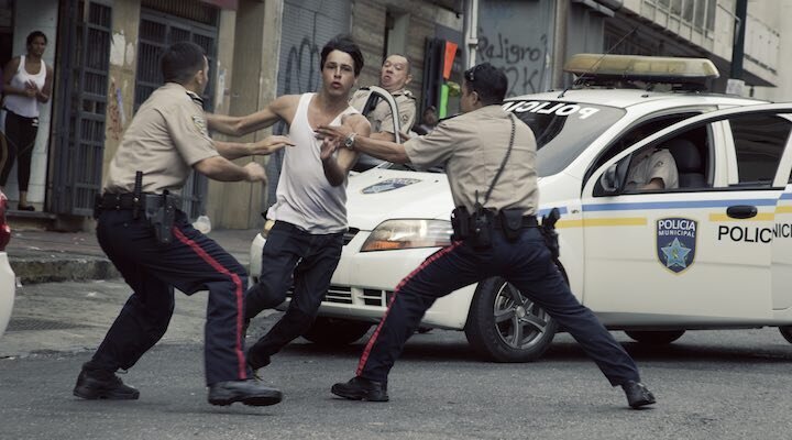 Uzaktan – Desde Alla