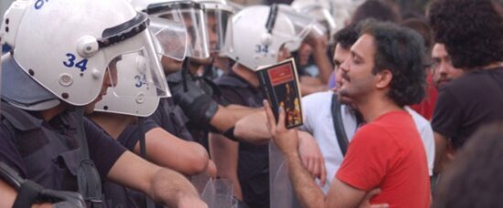 fahrenheit-451-gezi-olaylari-kitap-okuyan-adam-filmloverss