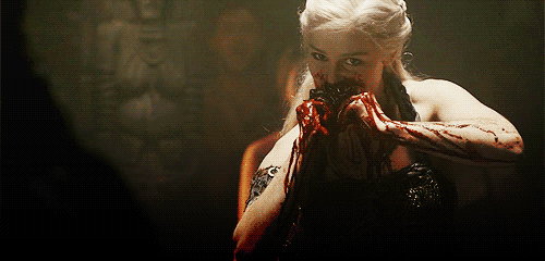 khaleesi-eating-horse-heart-filmloverss