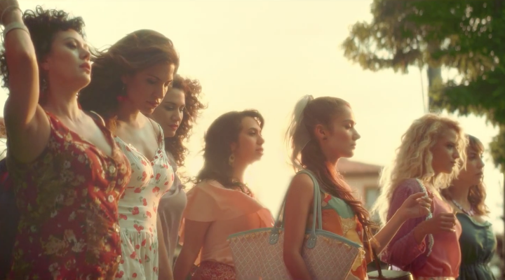 Türkan Şoray’ın Yönettiği Uzaklarda Arama’dan Tanıtım Fragmanı!