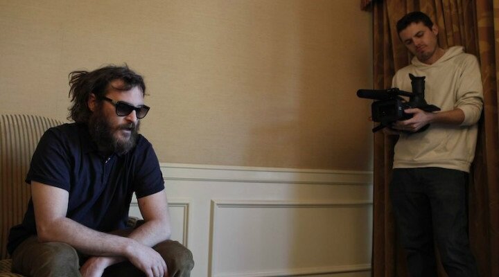 Joaquin Phoenix Casey Affleck’in Yöneteceği Far Bright Star’ın Kadrosuna Katıldı