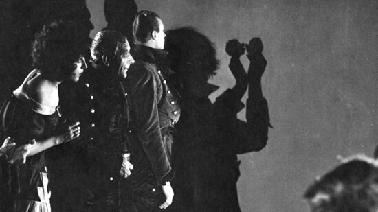 warning-shadows-filmloverss