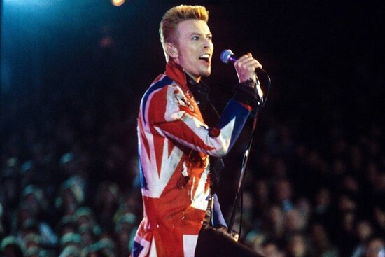 david-bowie-alexander-mcqueen-tasarimi-ceketi-filmloverss