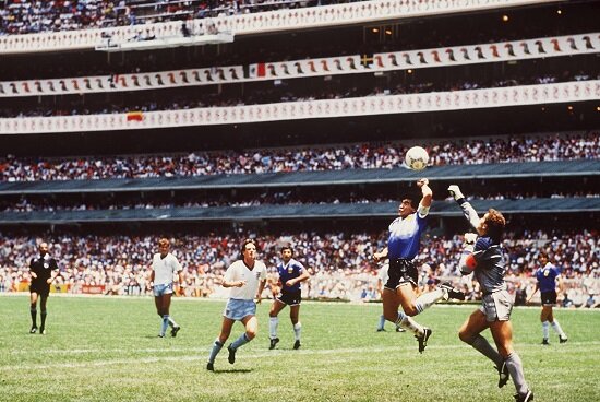 diego-maradona-tanrinin-eli-filmloverss