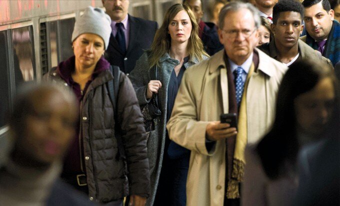 girl-on-the-train-emily-blunt-filmloverss