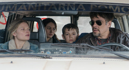 Benicio-Del-Toro-ve-Tim Robbins-A-Perfect-Day-filmloverss