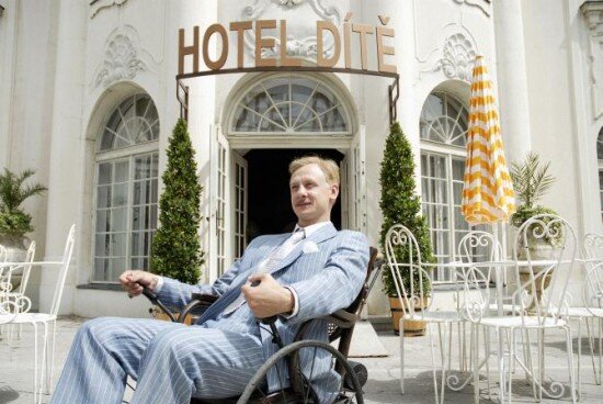 obsluhoval-jsem-anglickeho-krale-2006-filmloverss