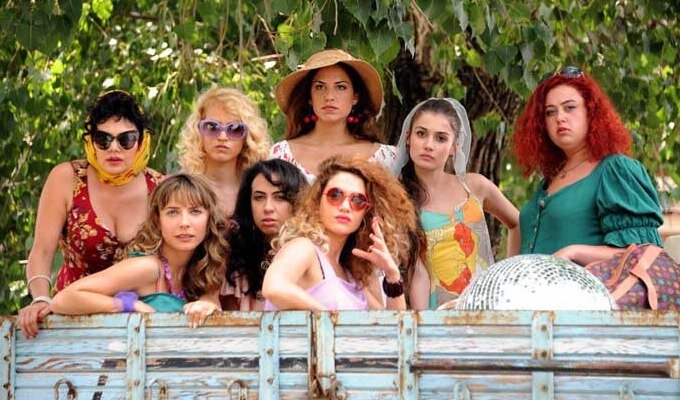 uzaklarda-arama-filmloverss