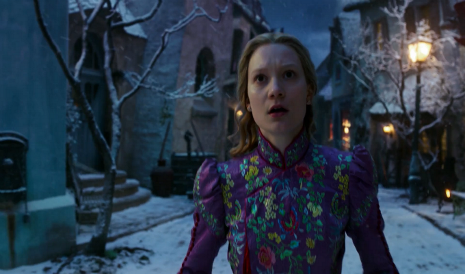 Alice-Through-the-Looking-Glass-FilmLoverss