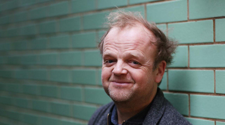 Toby Jones Sherlock’un 4. Sezon Kadrosuna Dahil Oldu!