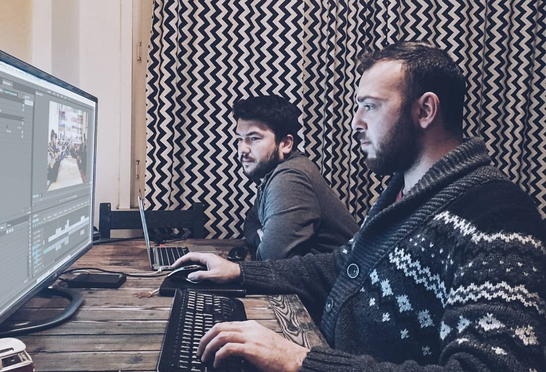 Soldaki Melih Cevdet Tekşen, sağdaki Okan Ulusoy