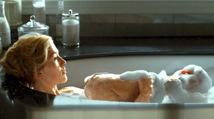 Gone Girl’ün Yazarı Gillian Flynn’ın Kullandığı Yazım Tekniklerini Anlatan Başarılı Bir Video!