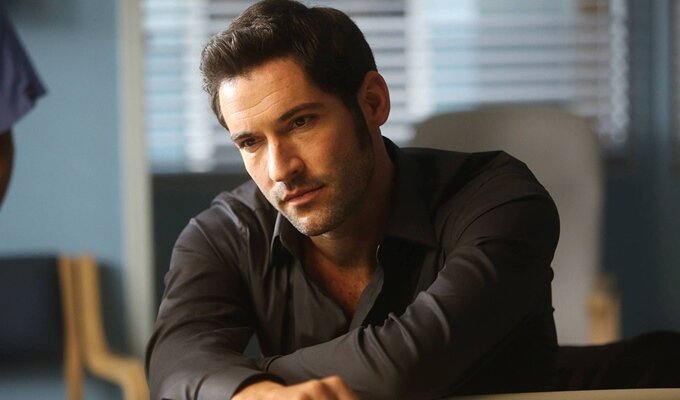 tom-ellis-luciferdaki-david-bowie-esintintilerine-aciklik-getirdi-1-filmloverss