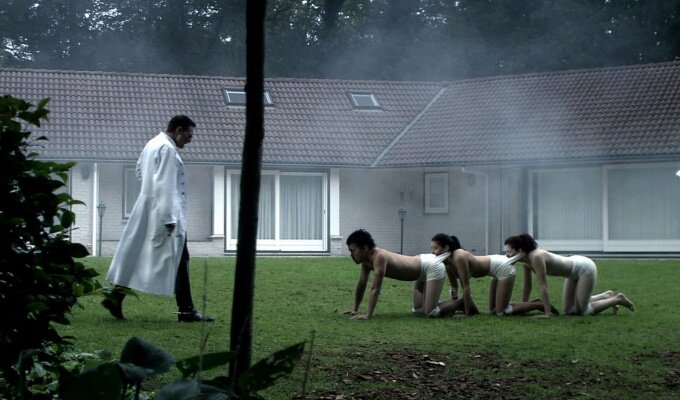 Human Centipede - FilmLoverss