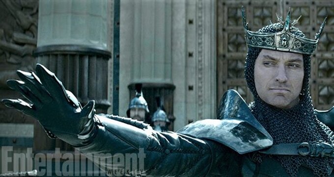 guy-ritchie-nin-merakla-beklenen-filmi-king-arthur-legend-of-the-sword-dan-ilk-gorseller-2-filmloverss