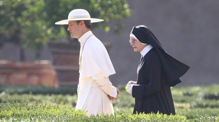 Jude Law’lı The Young Pope İlk Gösterimini Venedik Film Festivali’nde Gerçekleştirecek