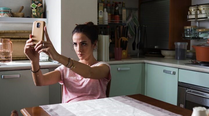 Rüzgarda Salınan Nilüfer