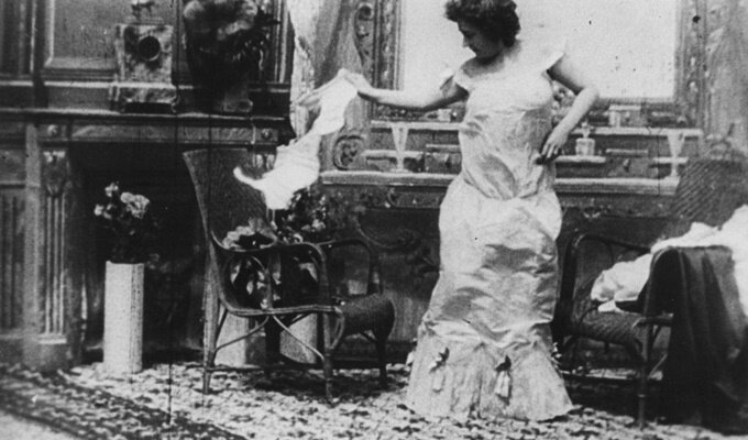 victorian-lady-in-her-boudoir-filmloverss