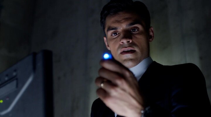 Matt Damon ve Ben Affleck’in Yapımcılığını Üstlendiği Incorporated Dizisinin İlk Bölümü Yayınlandı!