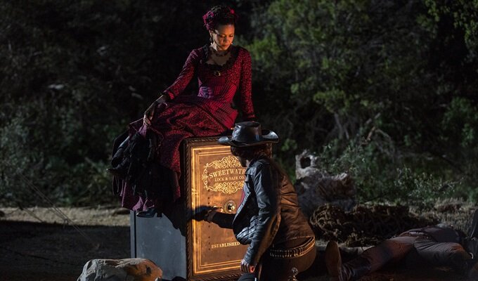 westworld-1-sezon-9-bolum-maeve-hector-filmloverss