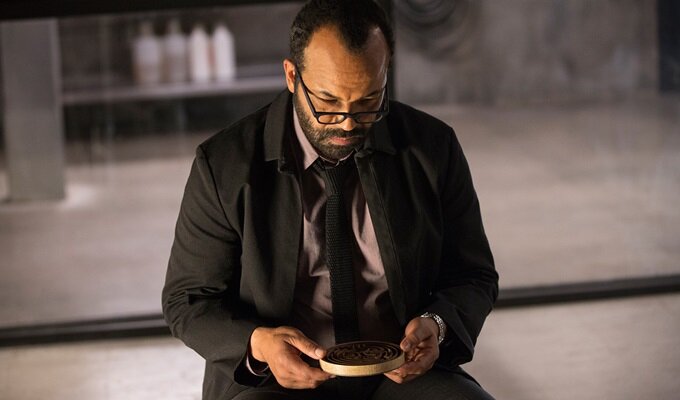 westworld-1-sezon-10-bolum-bernard-filmloverss