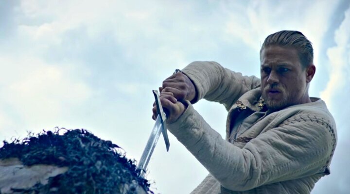 King Arthur: Legend of the Sword’dan Yepyeni Bir Fragman Yayınlandı!