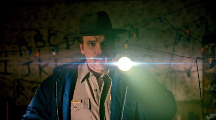 David Harbour, Stranger Things’in 2. Sezonu Hakkında Konuştu!