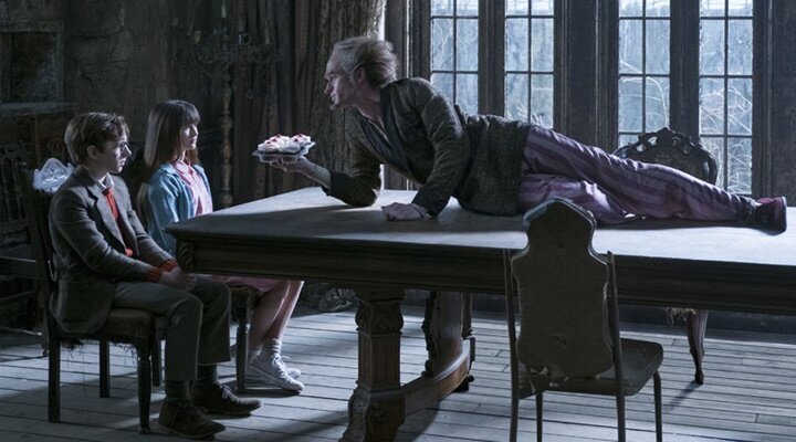 Başarılı Bir Video: İki Farklı A Series of Unfortunate Events Yansıması