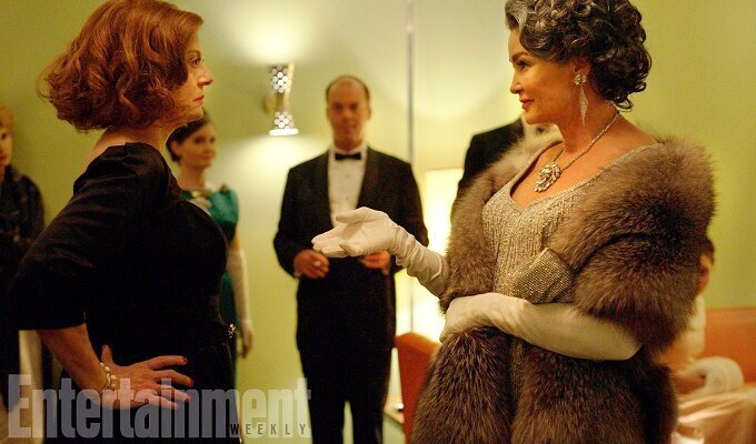FEUD 2017 (l-r) Susan Sarandon as Bette Davis, Jessica Lange as Joan Crawford