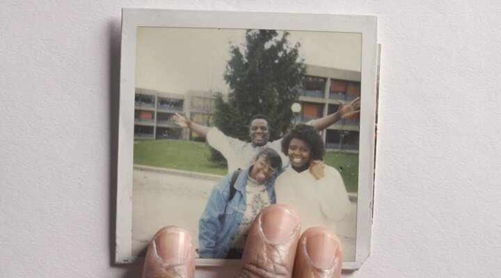 Sundance’de Güçlü Anlatımıyla Dikkatleri Çeken Strong Island’dan Fragman Yayınlandı