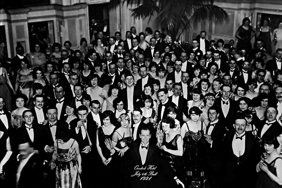 Kült Film The Shining’in Son Sahnesindeki Fotoğrafın Anlamını Filmin Senaristi Açıkladı!