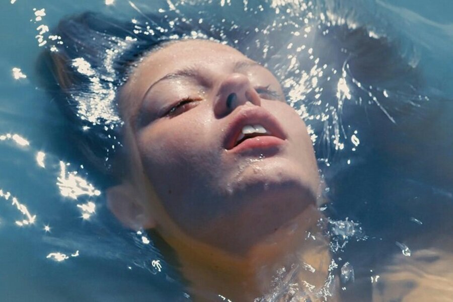 Mavi En Sıcak Renktir Çizgiromanı 1989 Mağaza’da Satışa Sunuldu