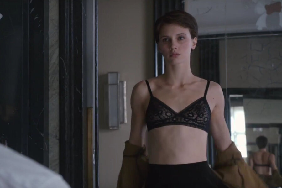 François Ozon’un Prömiyerini Cannes’da Yapacak Filmi L’amant Double’dan Müthiş Fragman Yayınlandı!