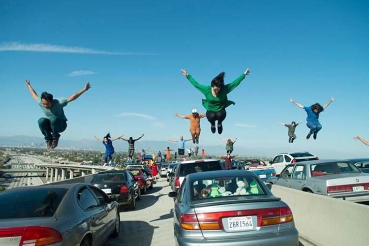 la-la-land-acilisinda-yer-alan-dans-sahnesinin-cekimi-uzerine-eglenceli-bir-video-filmloverss