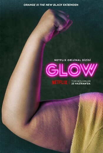 yeni-netflix-dizisi-glow-dan-tanitim-videosu-karakter-posterleri-yayinlandi-001-filmloverss