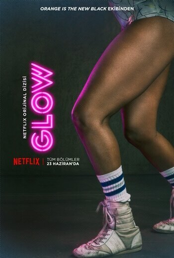 yeni-netflix-dizisi-glow-dan-tanitim-videosu-karakter-posterleri-yayinlandi-002-filmloverss