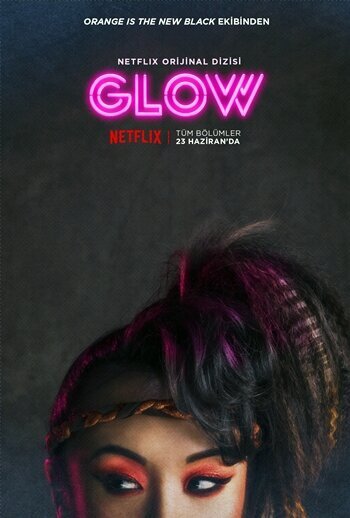 yeni-netflix-dizisi-glow-dan-tanitim-videosu-karakter-posterleri-yayinlandi-003-filmloverss