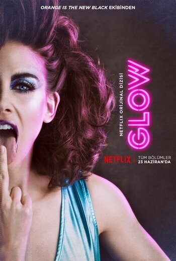 yeni-netflix-dizisi-glow-dan-tanitim-videosu-karakter-posterleri-yayinlandi-004-filmloverss
